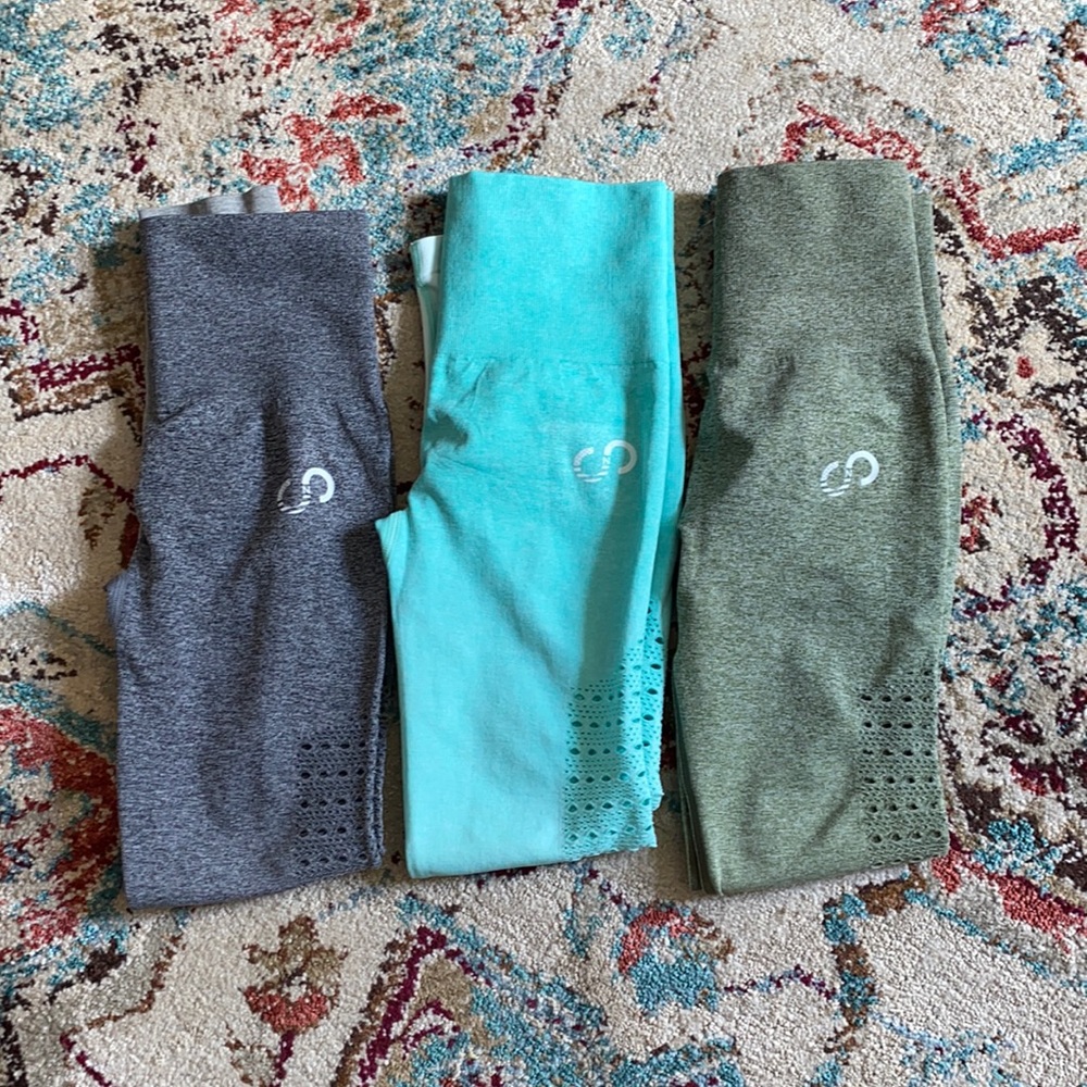 CNC Booty Scrunch Leggings S 3 pair HOLD